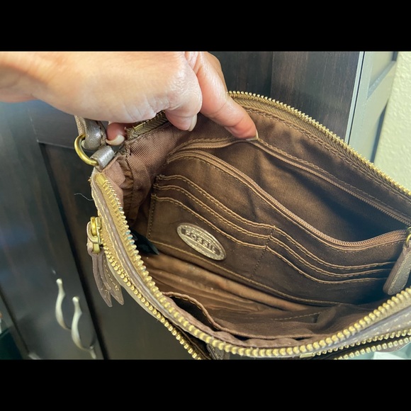 Fossil crossbody! Beautiful color - Picture 3 of 4